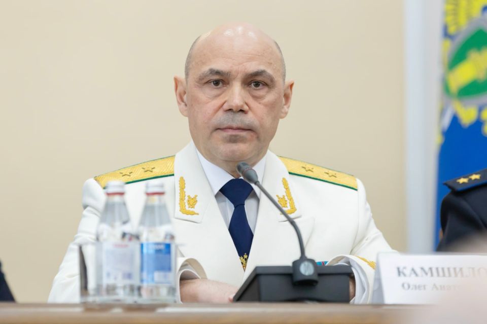 Сергей Аксёнов: Прокуратура – один из ключевых институтов государственной власти, важная основа правовой системы страны Сергей Аксёнов: Прокуратура – один из ключевых институтов государственной власти, важная основа правовой системы страны