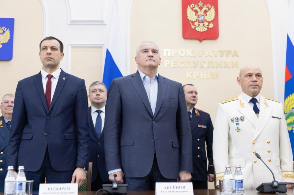 Сергей Аксёнов: Прокуратура – один из ключевых институтов государственной власти, важная основа правовой системы страны Сергей Аксёнов: Прокуратура – один из ключевых институтов государственной власти, важная основа правовой системы страны