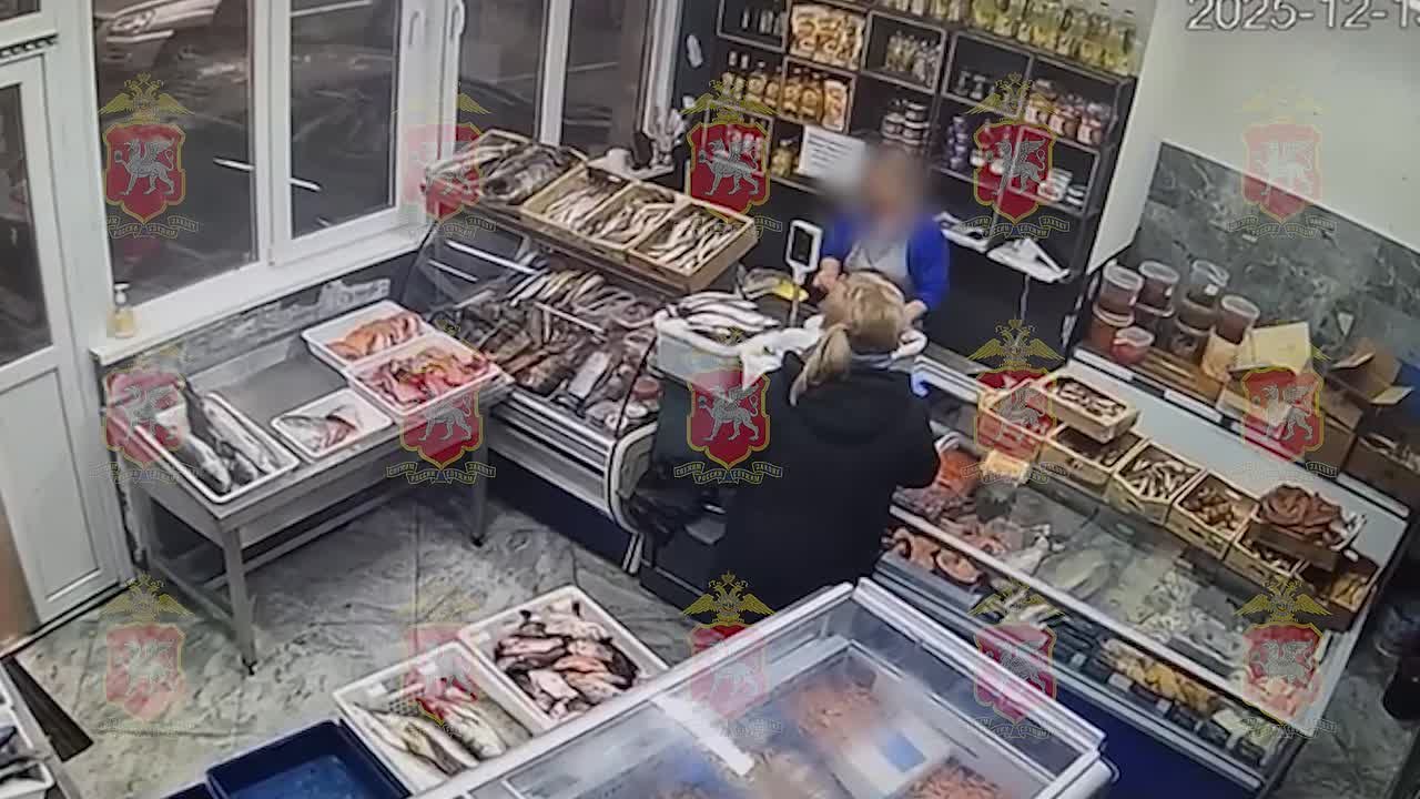 Ялтинские полицейские раскрыли кражу с банковской карты, найденной на улице