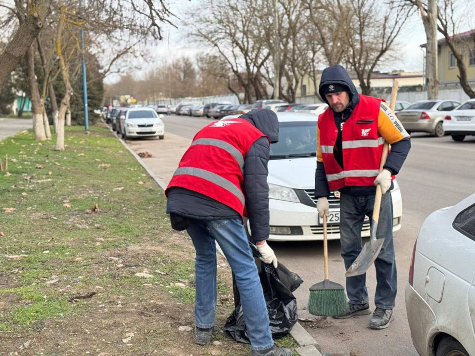 Комплексная уборка улиц в Керчи не прекращается ни на день Комплексная уборка улиц в Керчи не прекращается ни на день