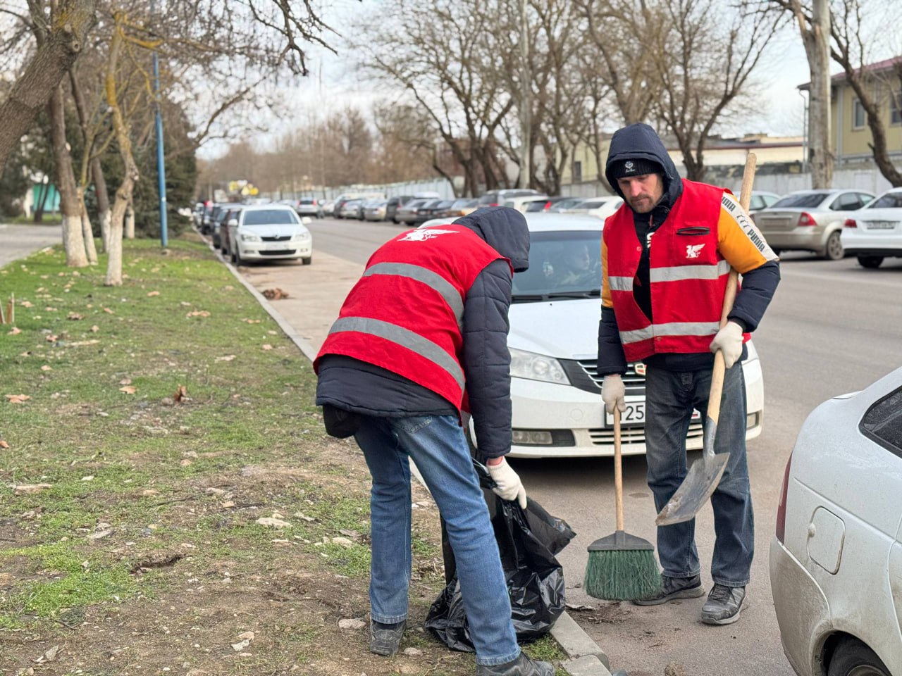 Комплексная уборка улиц в Керчи не прекращается ни на день Комплексная уборка улиц в Керчи не прекращается ни на день