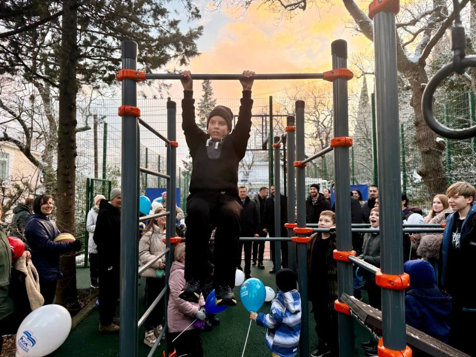 Константин Шимановский: Обещали - выполняем! Начали год с открытия площадки в пгт Отрадное, на улице Отрадная, 1. Это был один из наказов избирателей депутату Ялтинского городского совета Денису Давыдову по округу №2 Константин Шимановский: Обещали - выполняем! Начали год с открытия площадки в пгт Отрадное, на улице Отрадная, 1. Это был один из наказов избирателей депутату Ялтинского городского совета Денису Давыдову по округу №2