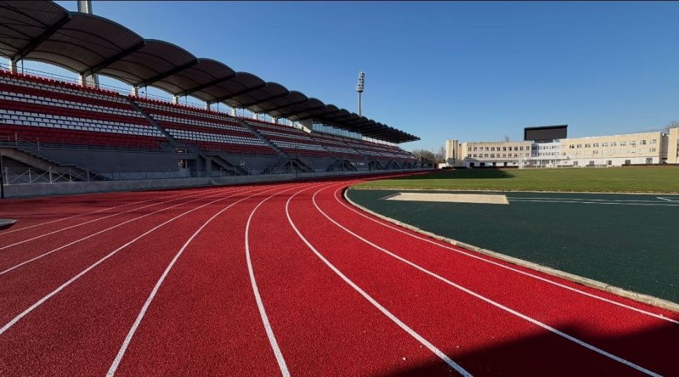 На стадионе им. 50-летия Октября возобновляется тренировочный процесс после капитального ремонта На стадионе им. 50-летия Октября возобновляется тренировочный процесс после капитального ремонта