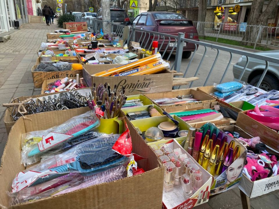 Сотрудники управления муниципального контроля возобновили профилактические рейды по пресечению незаконной торговли Сотрудники управления муниципального контроля возобновили профилактические рейды по пресечению незаконной торговли