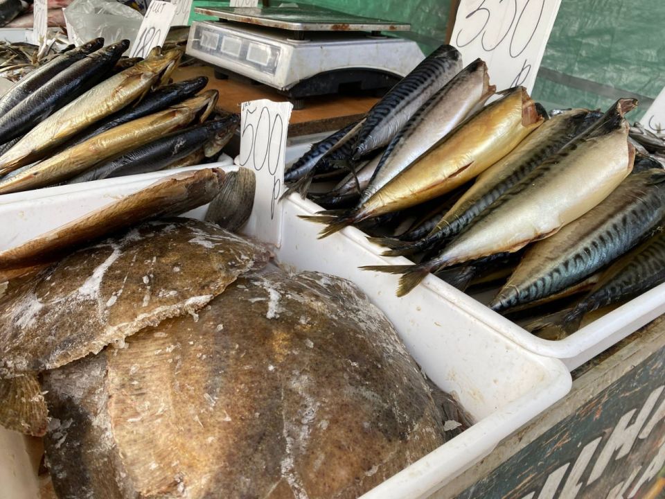 В Керчи пресекают незаконную продажу хозтоваров и продуктов