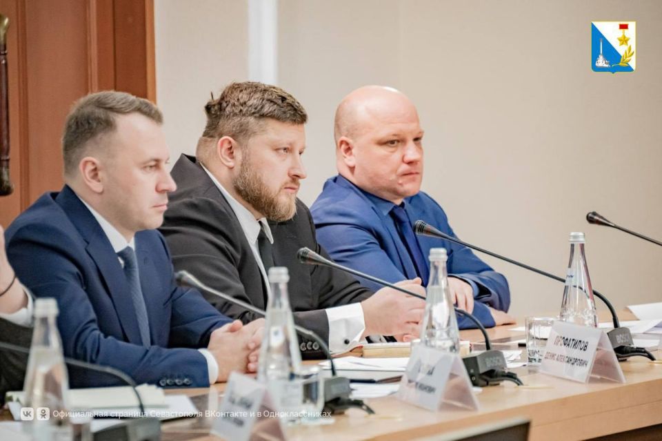 Губернатор Севастополя Михаил Развожаев поручил создать рабочую группу по энергоснабжению Фиолента и других районов Губернатор Севастополя Михаил Развожаев поручил создать рабочую группу по энергоснабжению Фиолента и других районов