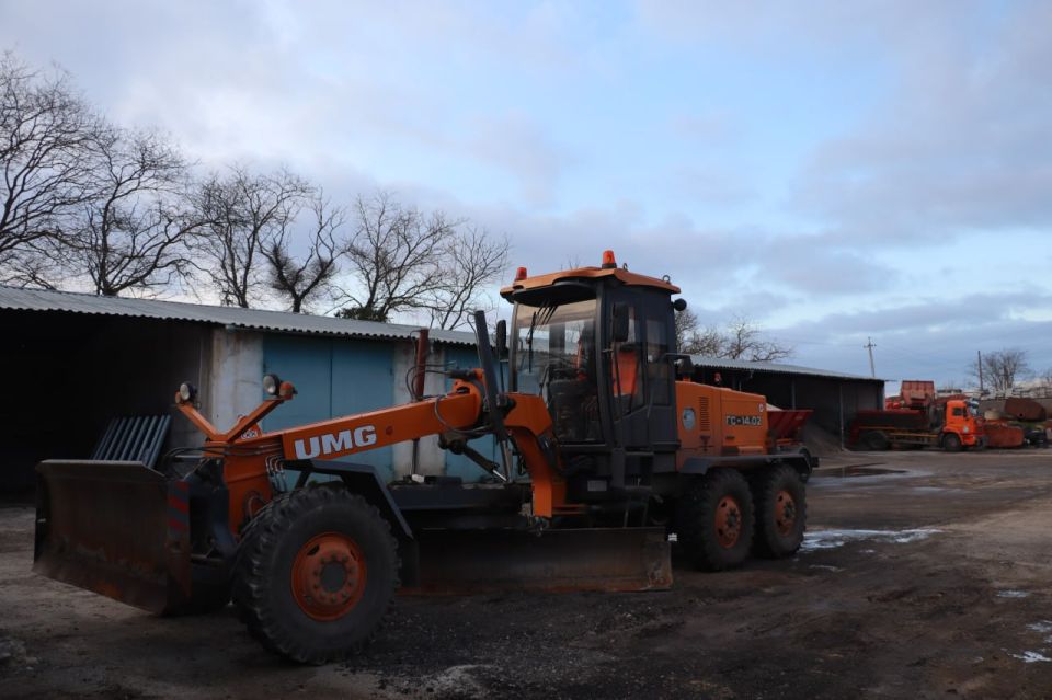 Три единицы спецтехники 24/7 дежурят в Керчи