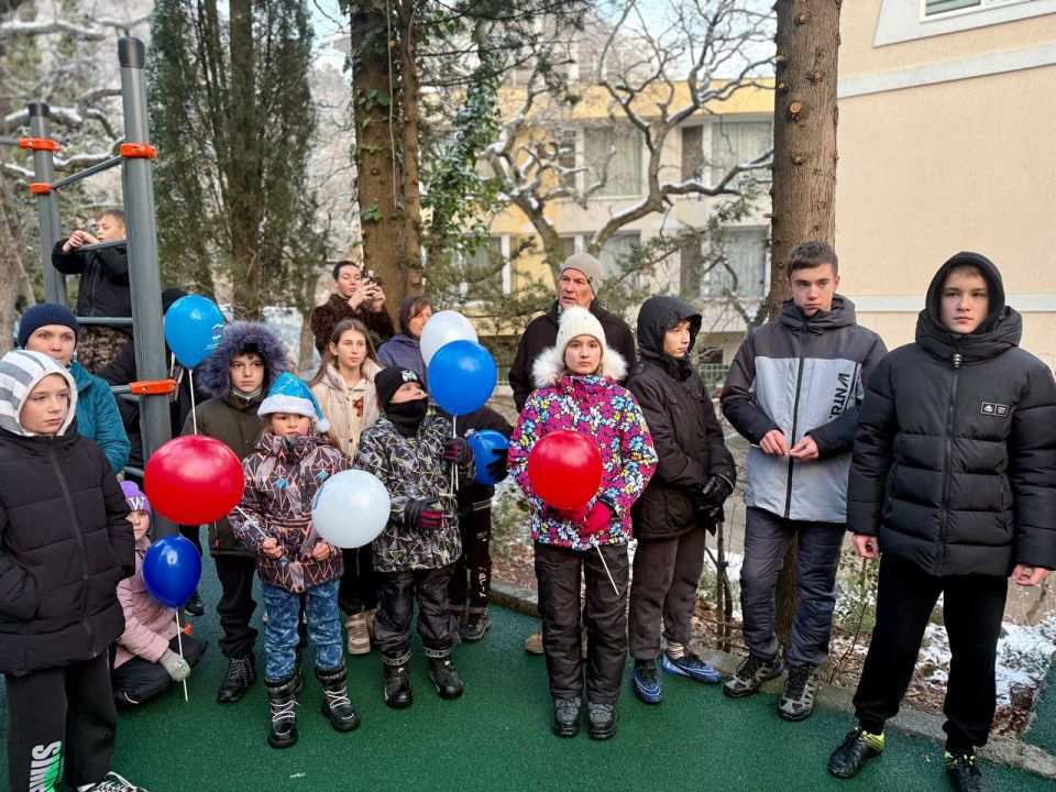Константин Шимановский: Обещали - выполняем! Начали год с открытия площадки в пгт Отрадное, на улице Отрадная, 1. Это был один из наказов избирателей депутату Ялтинского городского совета Денису Давыдову по округу №2 Константин Шимановский: Обещали - выполняем! Начали год с открытия площадки в пгт Отрадное, на улице Отрадная, 1. Это был один из наказов избирателей депутату Ялтинского городского совета Денису Давыдову по округу №2
