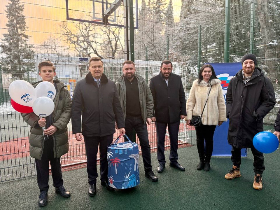 Константин Шимановский: Обещали - выполняем! Начали год с открытия площадки в пгт Отрадное, на улице Отрадная, 1. Это был один из наказов избирателей депутату Ялтинского городского совета Денису Давыдову по округу №2 Константин Шимановский: Обещали - выполняем! Начали год с открытия площадки в пгт Отрадное, на улице Отрадная, 1. Это был один из наказов избирателей депутату Ялтинского городского совета Денису Давыдову по округу №2