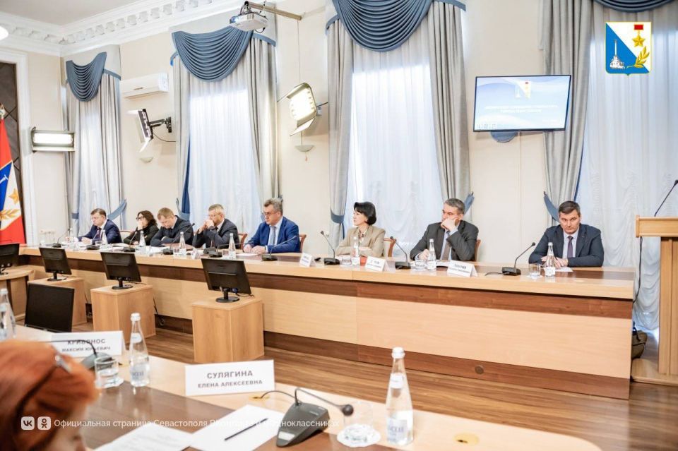 Губернатор Севастополя Михаил Развожаев поручил создать рабочую группу по энергоснабжению Фиолента и других районов Губернатор Севастополя Михаил Развожаев поручил создать рабочую группу по энергоснабжению Фиолента и других районов