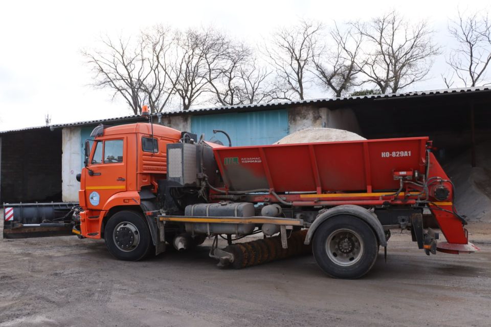 В связи с понижением температуры Керченский филиал ГУП РК «Крымавтодор» переведен в усиленный режим работы В связи с понижением температуры Керченский филиал ГУП РК «Крымавтодор» переведен в усиленный режим работы