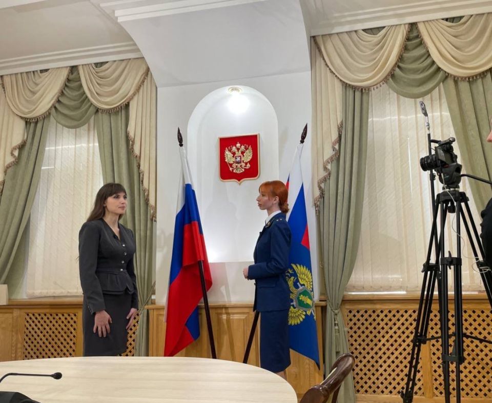 Коллектив прокуратуры Республики Крым поздравляет представителей средств массовой информации с Днём российской печати Коллектив прокуратуры Республики Крым поздравляет представителей средств массовой информации с Днём российской печати