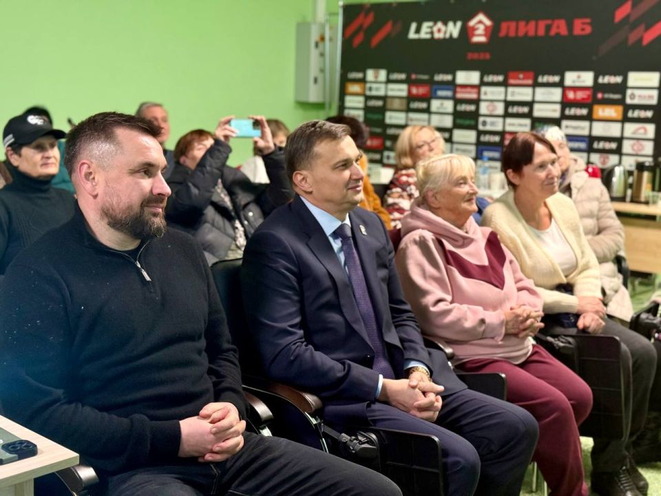 «Мы по-северному ходим, хоть и южный мы народ»: такие слова есть в гимне североходцев Ялты «Мы по-северному ходим, хоть и южный мы народ»: такие слова есть в гимне североходцев Ялты