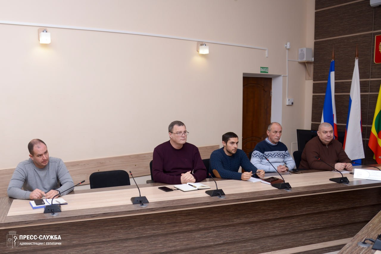 В Евпатории прошло еженедельное совещание с руководителями ресурсоснабжающих и коммунальных предприятий, на котором обсуждались актуальные вопросы жизнедеятельности города В Евпатории прошло еженедельное совещание с руководителями ресурсоснабжающих и коммунальных предприятий, на котором обсуждались актуальные вопросы жизнедеятельности города