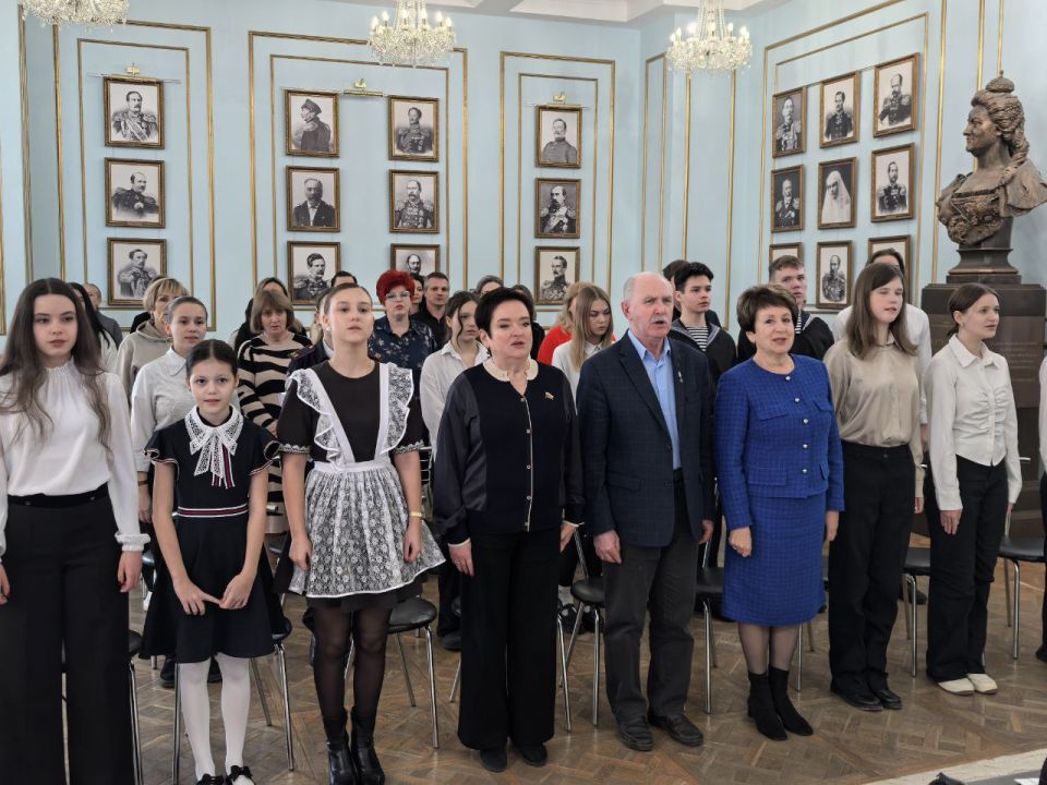 Екатерина Алтабаева: Сегодня в Екатерининском зале Дома офицеров флота совместно с сенатором от Законодательной власти Севастополя Ларисой Вадимовной Мельник вручила награды победителям девятой Всероссийской детской... Екатерина Алтабаева: Сегодня в Екатерининском зале Дома офицеров флота совместно с сенатором от Законодательной власти Севастополя Ларисой Вадимовной Мельник вручила награды победителям девятой Всероссийской детской...