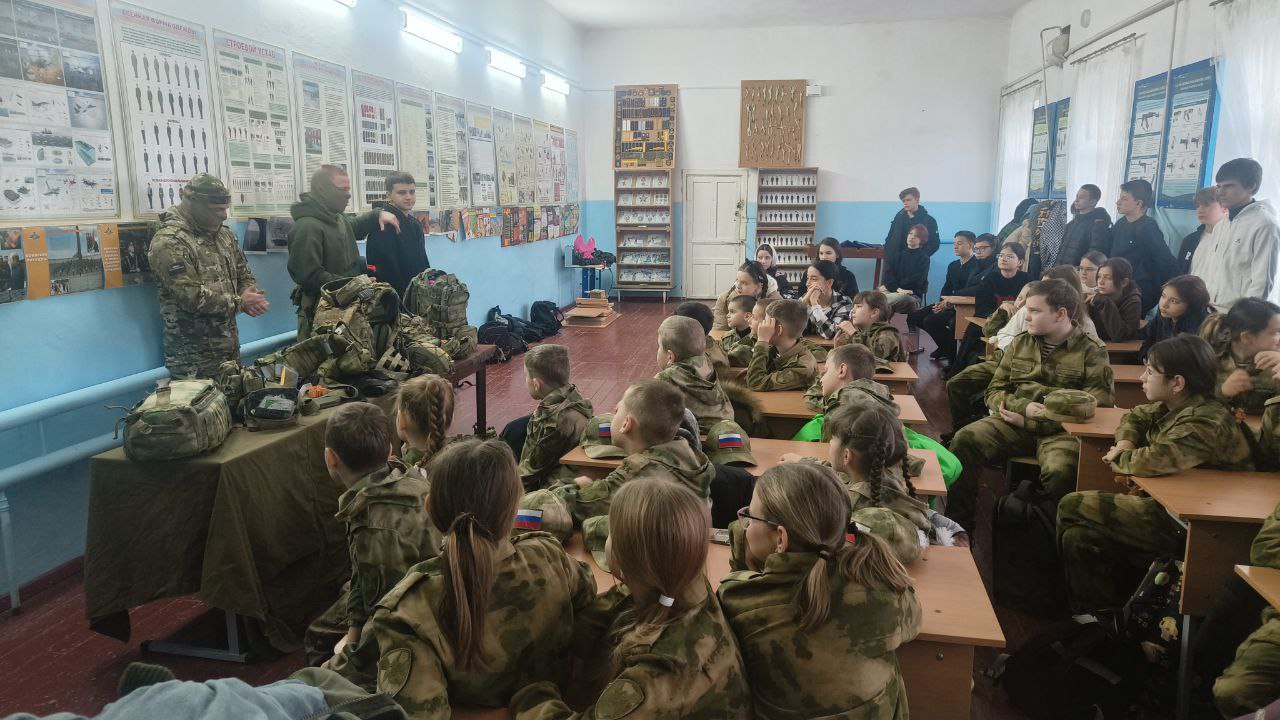 Эммилия Леонова: Участники боевых действий специальной военной операции, один из которых, выпускник нашей школы,провели для обучающихся кадетских классов и старшеклассников практическое занятие по оказанию первой медицинской... Эммилия Леонова: Участники боевых действий специальной военной операции, один из которых, выпускник нашей школы,провели для обучающихся кадетских классов и старшеклассников практическое занятие по оказанию первой медицинской...