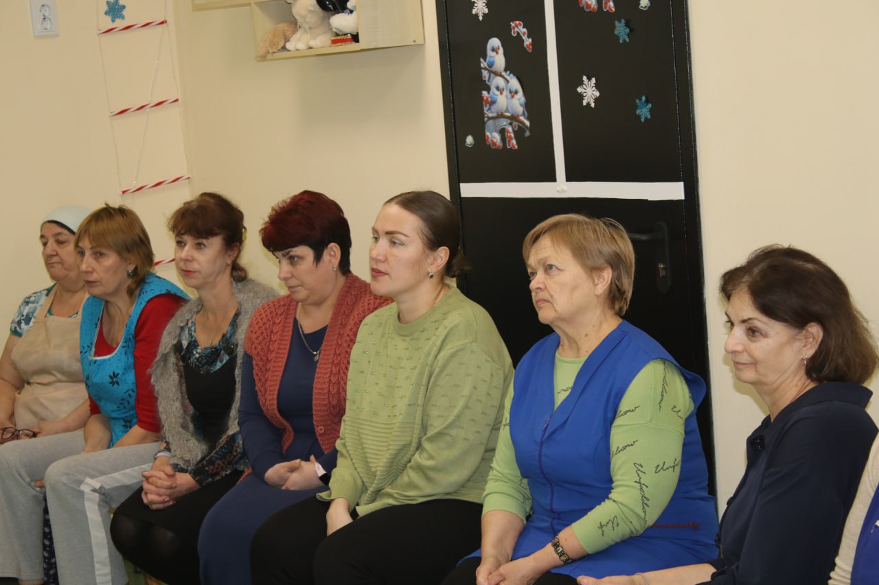 Владимир Ким: С Главой муниципального образования Иваном Козыревым встретились с коллективом детского сада № 8 «Акварелька» в селе Насыпном Владимир Ким: С Главой муниципального образования Иваном Козыревым встретились с коллективом детского сада № 8 «Акварелька» в селе Насыпном