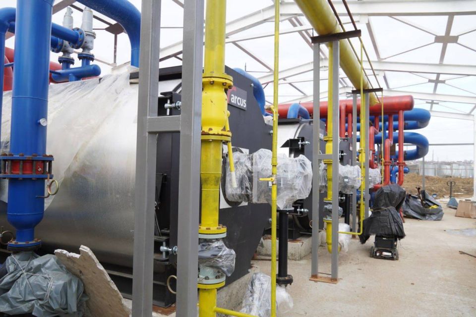 Министр строительства и архитектуры Республики Крым Эдуард Щёголев совместно с главой администрации Керчи Олегом Каторгиным побывали на территории строительства новой котельной в микрорайоне Марат-4 Министр строительства и архитектуры Республики Крым Эдуард Щёголев совместно с главой администрации Керчи Олегом Каторгиным побывали на территории строительства новой котельной в микрорайоне Марат-4