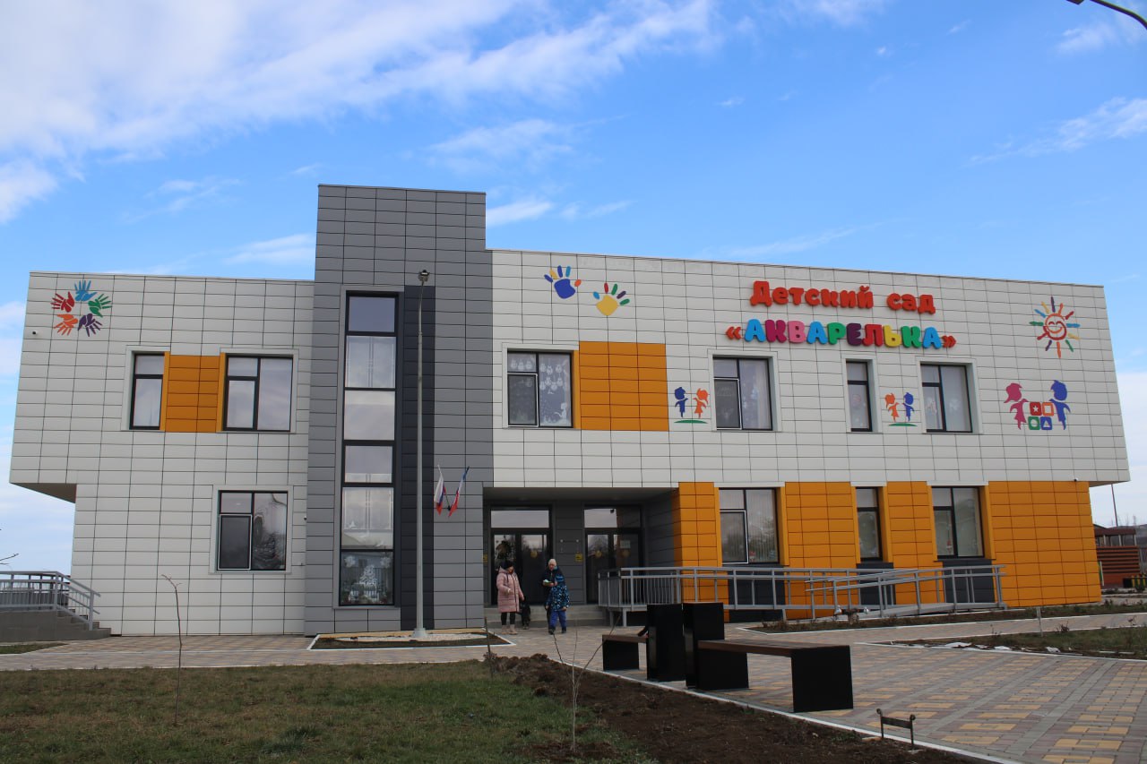 Владимир Ким: С Главой муниципального образования Иваном Козыревым встретились с коллективом детского сада № 8 «Акварелька» в селе Насыпном