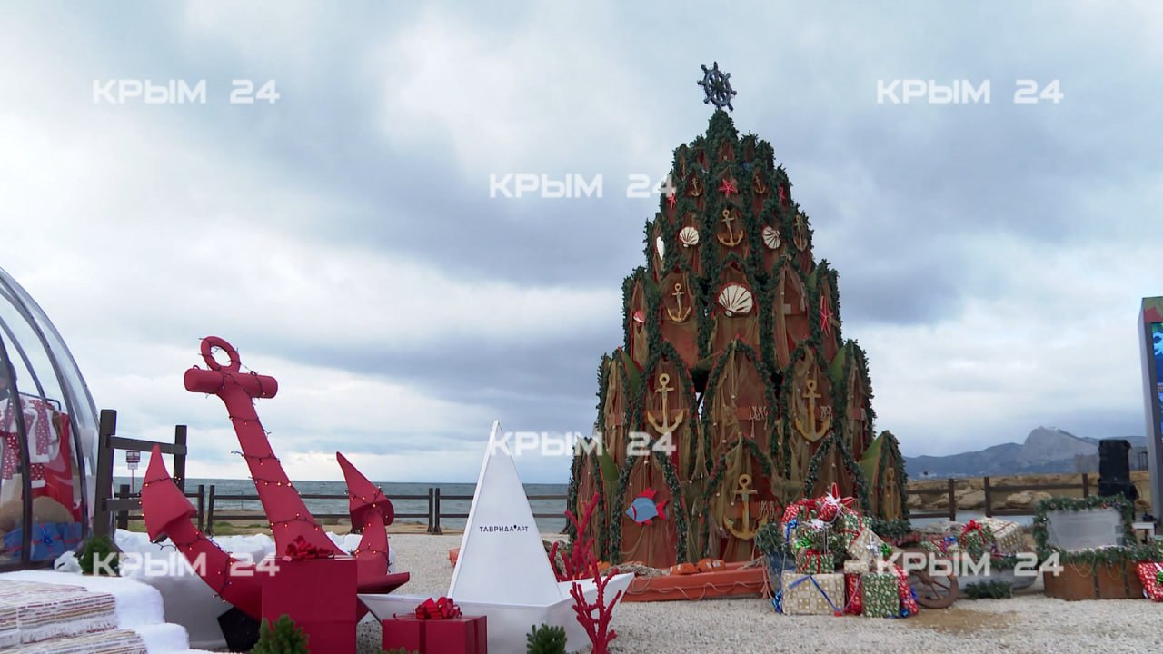 Морская ёлка в Судаке стала самой оригинальной в России по итогам конкурса