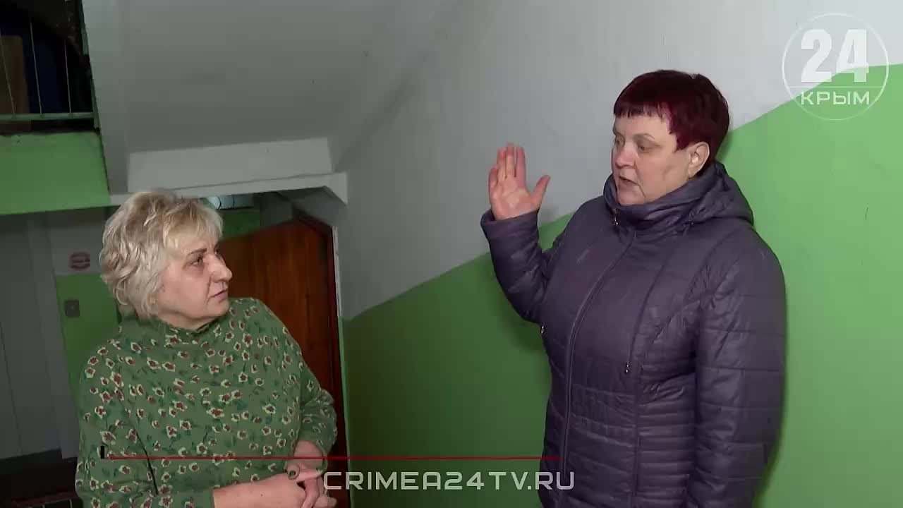 Чаша терпения переполнена: ялтинцы много лет живут в доме с протекающей кровлей
