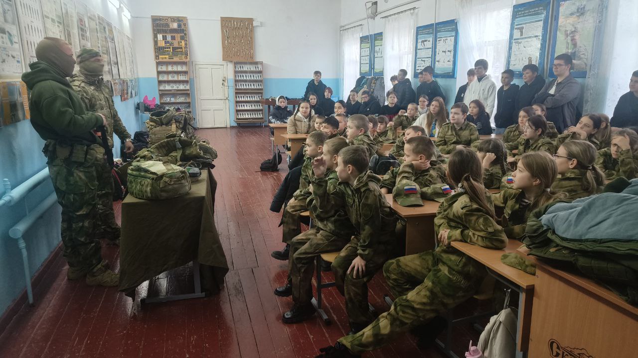 Эммилия Леонова: Участники боевых действий специальной военной операции, один из которых, выпускник нашей школы,провели для обучающихся кадетских классов и старшеклассников практическое занятие по оказанию первой медицинской... Эммилия Леонова: Участники боевых действий специальной военной операции, один из которых, выпускник нашей школы,провели для обучающихся кадетских классов и старшеклассников практическое занятие по оказанию первой медицинской...