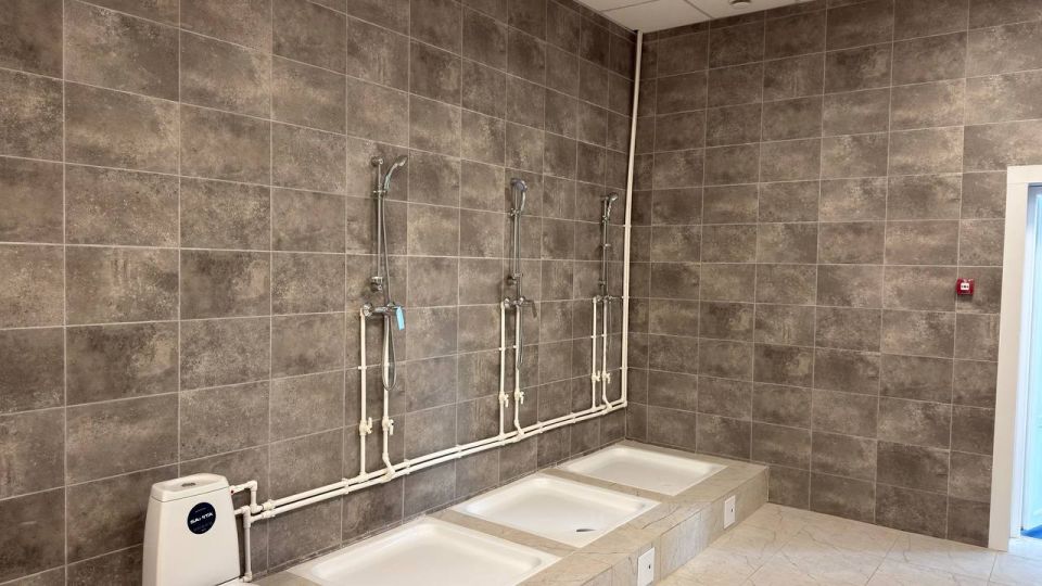 В поселке Нижнегорский завершается установка физкультурно-оздоровительного комплекса В поселке Нижнегорский завершается установка физкультурно-оздоровительного комплекса