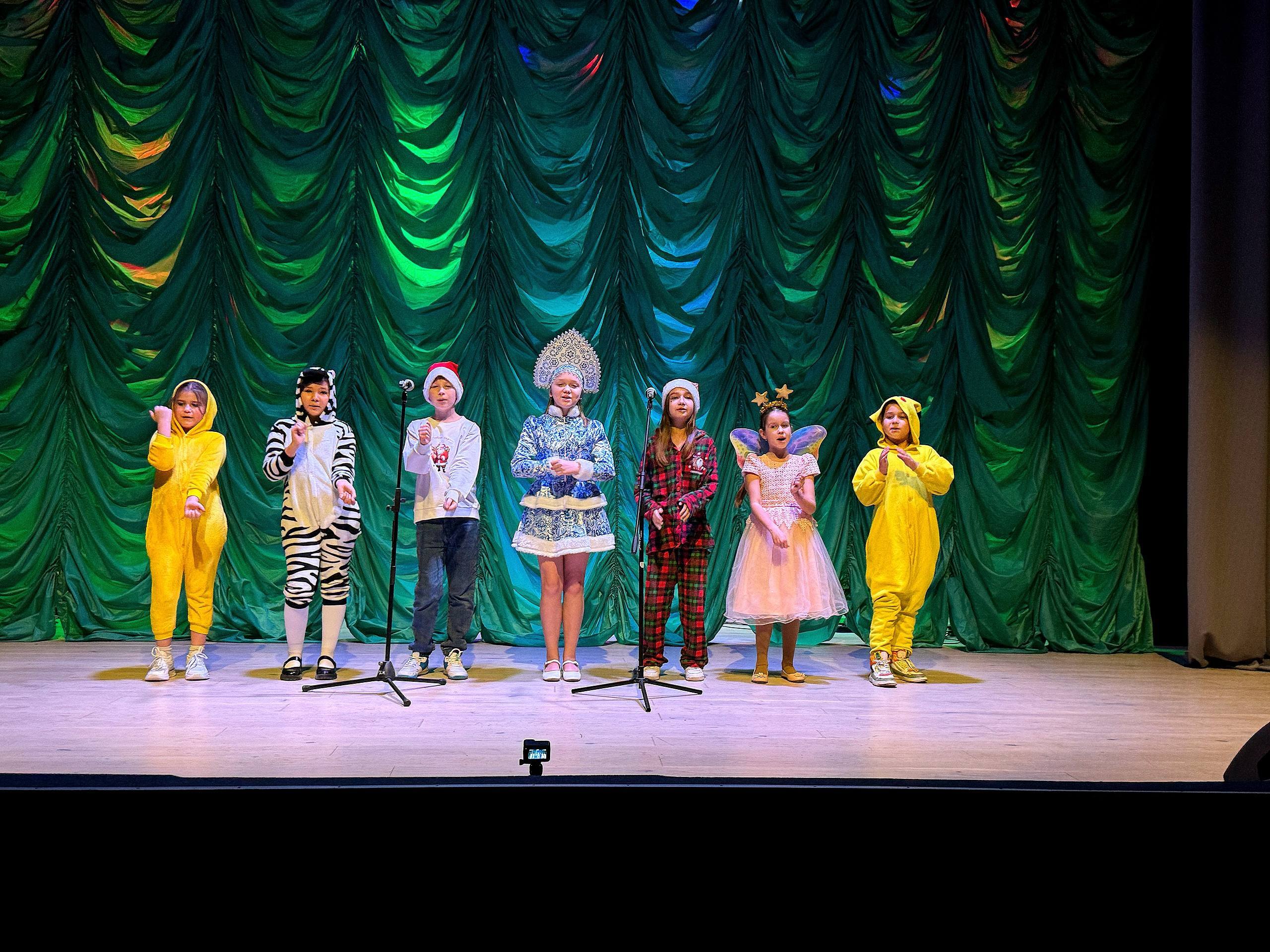 Районный Дом культуры провёл череду новогодних мероприятий Районный Дом культуры провёл череду новогодних мероприятий