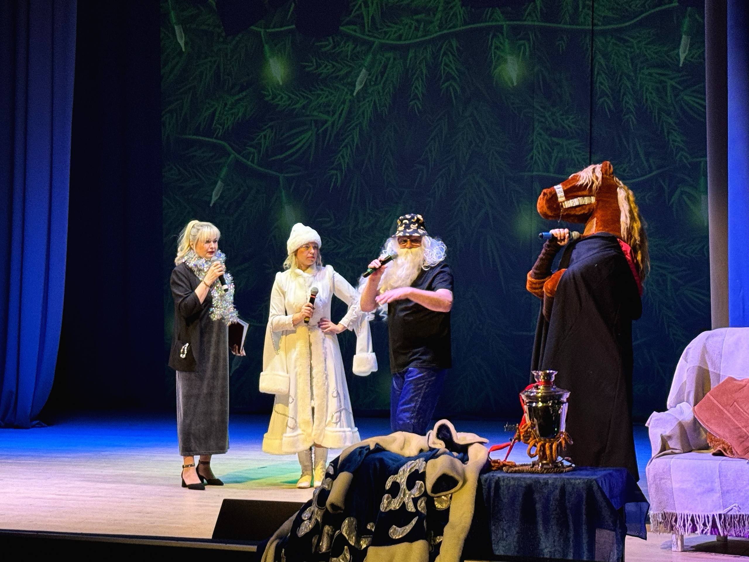 Районный Дом культуры провёл череду новогодних мероприятий Районный Дом культуры провёл череду новогодних мероприятий