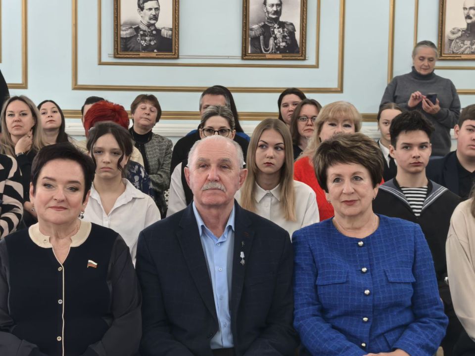 Екатерина Алтабаева: Сегодня в Екатерининском зале Дома офицеров флота совместно с сенатором от Законодательной власти Севастополя Ларисой Вадимовной Мельник вручила награды победителям девятой Всероссийской детской... Екатерина Алтабаева: Сегодня в Екатерининском зале Дома офицеров флота совместно с сенатором от Законодательной власти Севастополя Ларисой Вадимовной Мельник вручила награды победителям девятой Всероссийской детской...