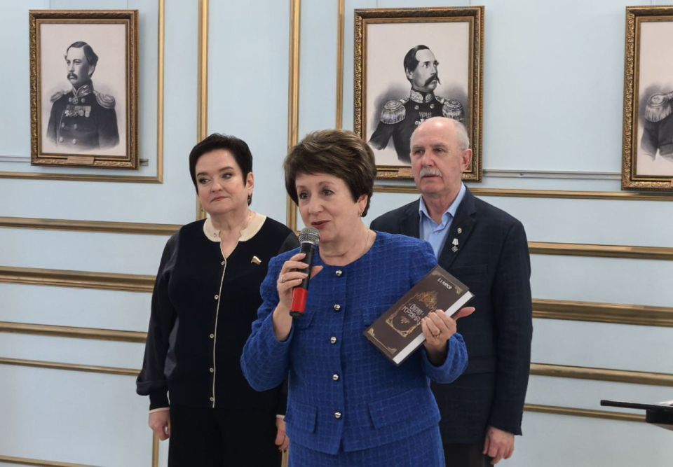 Екатерина Алтабаева: Сегодня в Екатерининском зале Дома офицеров флота совместно с сенатором от Законодательной власти Севастополя Ларисой Вадимовной Мельник вручила награды победителям девятой Всероссийской детской... Екатерина Алтабаева: Сегодня в Екатерининском зале Дома офицеров флота совместно с сенатором от Законодательной власти Севастополя Ларисой Вадимовной Мельник вручила награды победителям девятой Всероссийской детской...