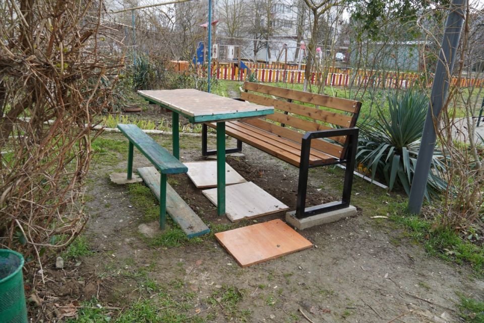 Глава администрации Керчи Олег Каторгин провел встречу с жителями ул. Генерала Петрова, 8 Глава администрации Керчи Олег Каторгин провел встречу с жителями ул. Генерала Петрова, 8