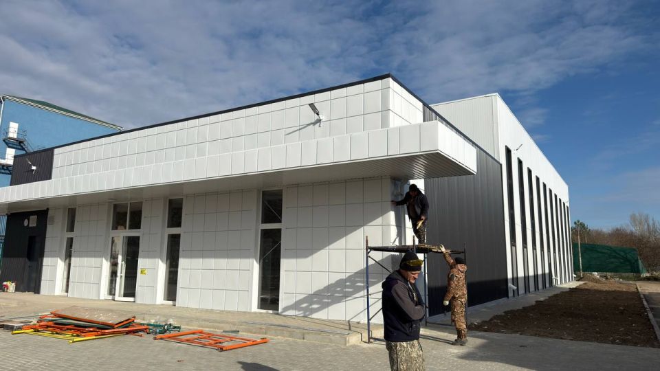 Антон Кравец: В поселке Нижнегорский работы по установке ФОКа на финишной прямой Антон Кравец: В поселке Нижнегорский работы по установке ФОКа на финишной прямой