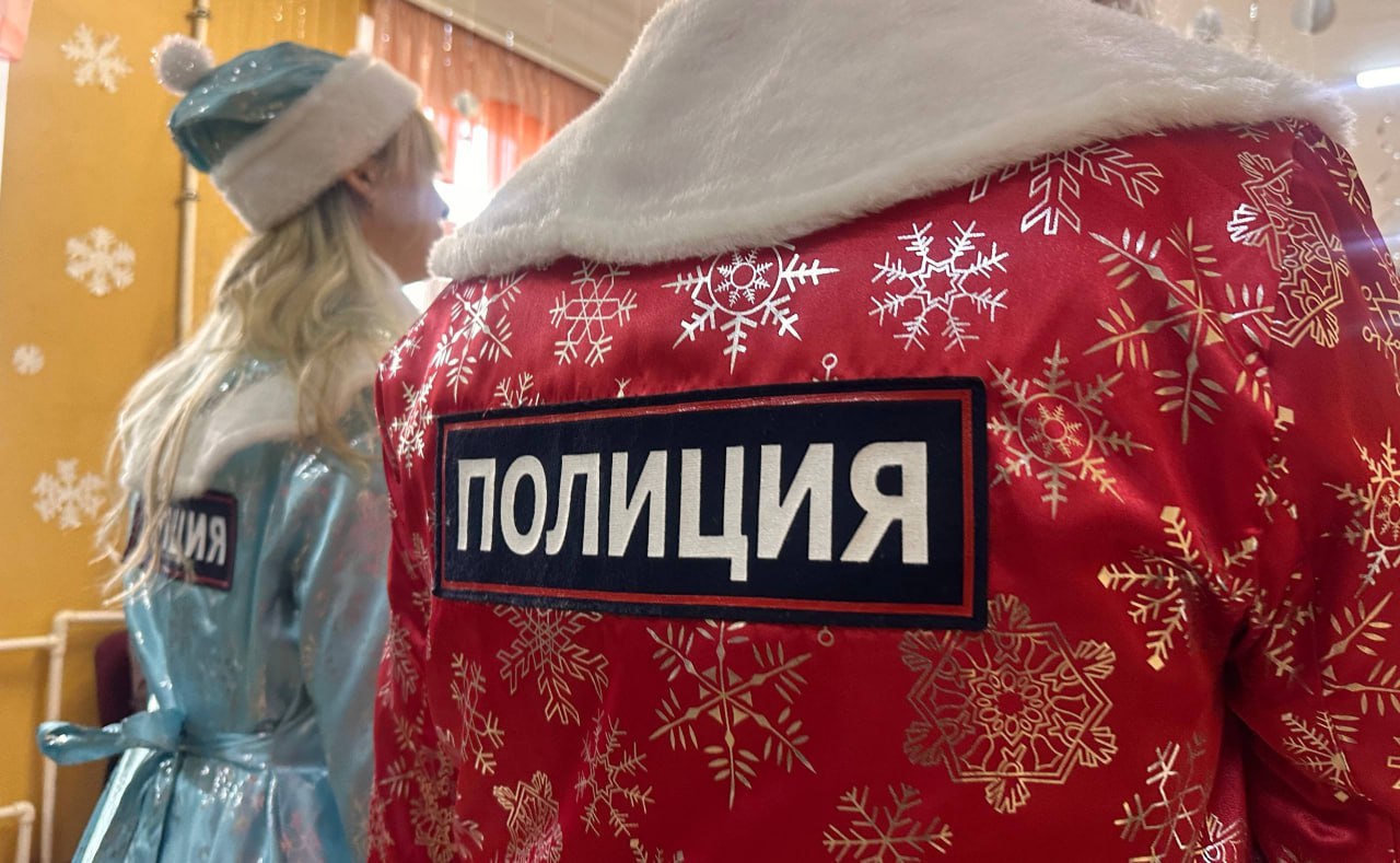 Госавтоинспекторы вместе с общественниками и «Новогодним патрулем» поздравили с зимними праздниками воспитанников севастопольского интерната Госавтоинспекторы вместе с общественниками и «Новогодним патрулем» поздравили с зимними праздниками воспитанников севастопольского интерната