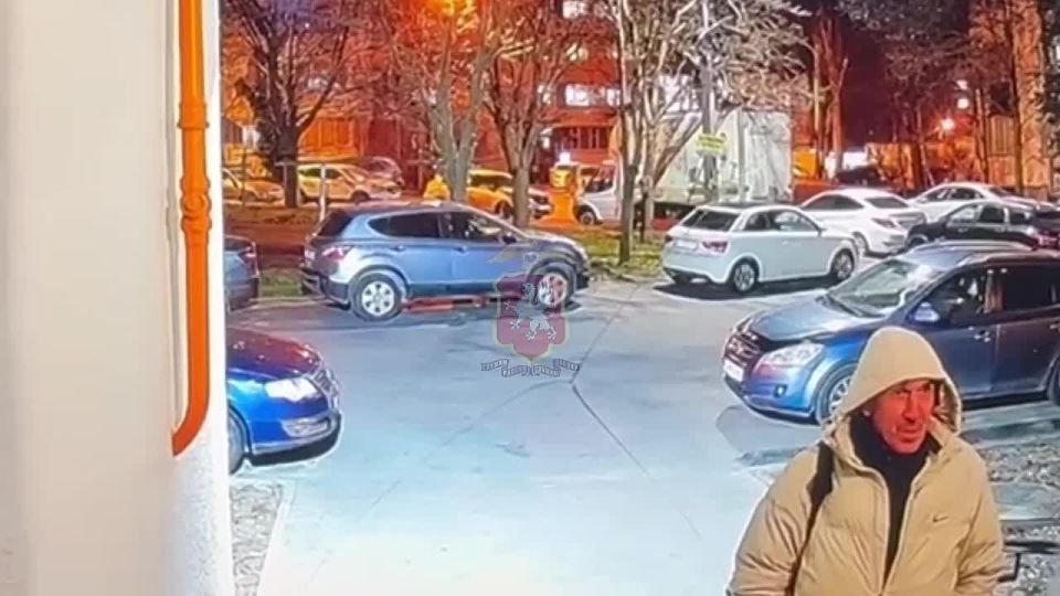 Бездомный украл велосипед из подъезда