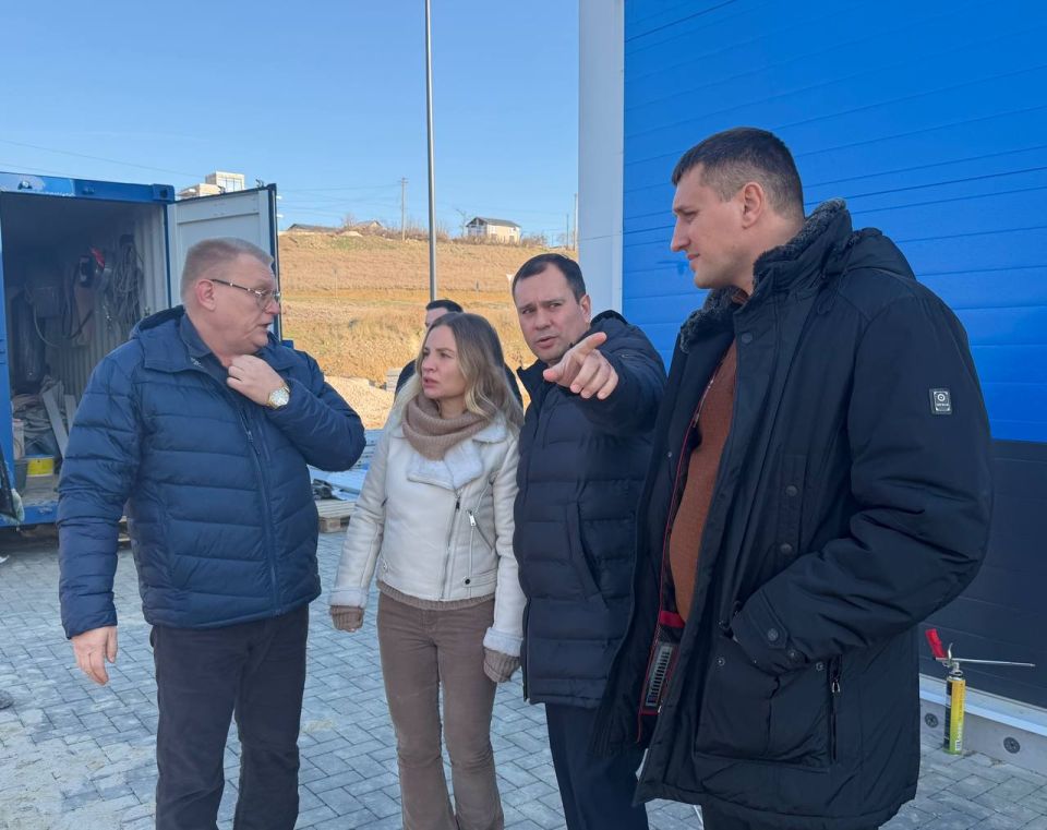 В Керчи продолжается работа по вводу в эксплуатацию нового плавательного бассейна В Керчи продолжается работа по вводу в эксплуатацию нового плавательного бассейна