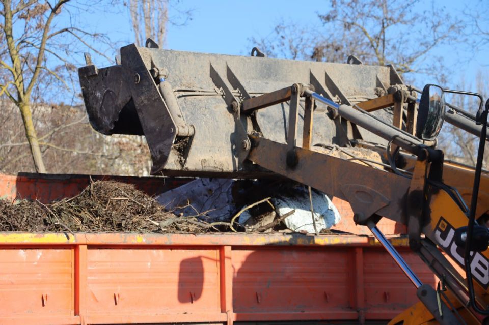 В Керчи продолжается плановая ликвидация несанкционированных свалок В Керчи продолжается плановая ликвидация несанкционированных свалок