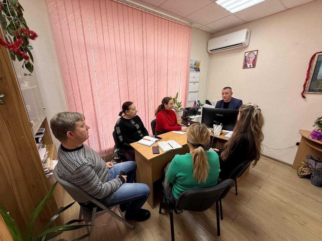 Под руководством заместителя председателя Государственного комитета по делам архивов Республики Крым Павла Розанова состоялось совещание представителей пресс-службы Госкомитета и специалистов подведомственных архивных... Под руководством заместителя председателя Государственного комитета по делам архивов Республики Крым Павла Розанова состоялось совещание представителей пресс-службы Госкомитета и специалистов подведомственных архивных...