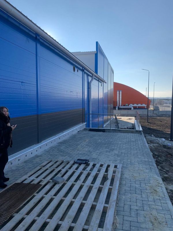 В Керчи продолжается работа по вводу в эксплуатацию нового плавательного бассейна В Керчи продолжается работа по вводу в эксплуатацию нового плавательного бассейна