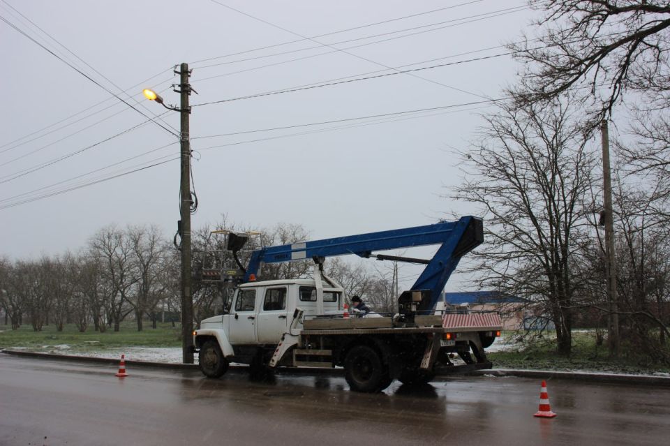 Предприятие «ГорсветКерчь» проводит плановые работы по обслуживанию и ремонту сетей наружного освещения в разных районах города Предприятие «ГорсветКерчь» проводит плановые работы по обслуживанию и ремонту сетей наружного освещения в разных районах города