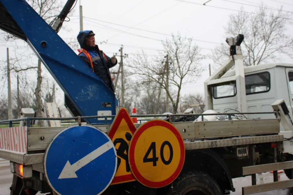 Предприятие «ГорсветКерчь» проводит плановые работы по обслуживанию и ремонту сетей наружного освещения в разных районах города Предприятие «ГорсветКерчь» проводит плановые работы по обслуживанию и ремонту сетей наружного освещения в разных районах города