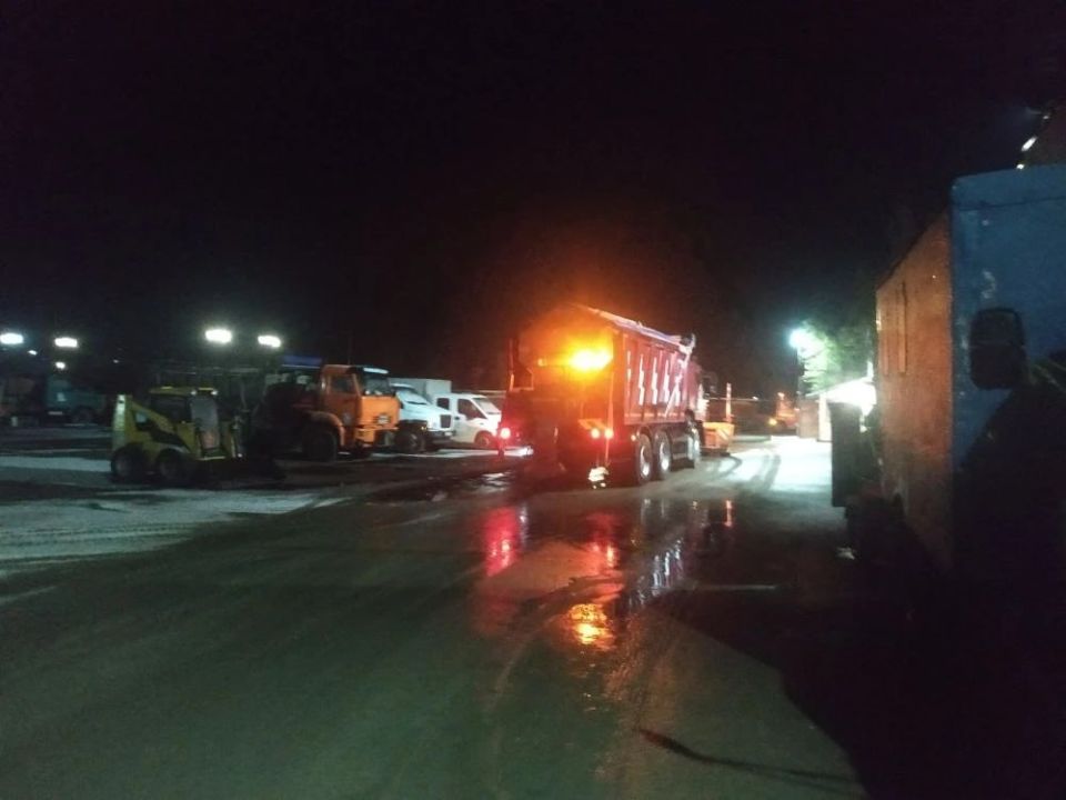 В связи с повышением влажности и выпадением осадков в виде снега с дождем на дорогах Керчи всю ночь работала техника Керченского филиала ГУП РК «Крымавтодор» В связи с повышением влажности и выпадением осадков в виде снега с дождем на дорогах Керчи всю ночь работала техника Керченского филиала ГУП РК «Крымавтодор»