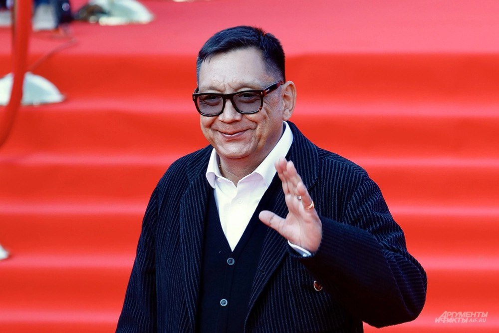 Сын мэтра, сам мэтр. Взгляните на Егора Кончаловского, отмечающего 60-летие Сын мэтра, сам мэтр. Взгляните на Егора Кончаловского, отмечающего 60-летие