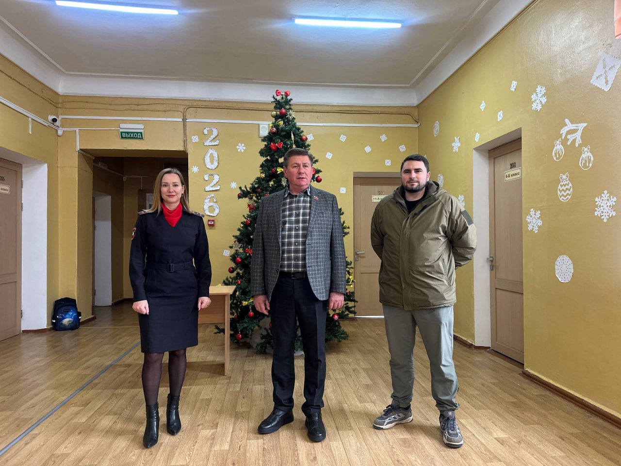 Госавтоинспекторы вместе с общественниками и «Новогодним патрулем» поздравили с зимними праздниками воспитанников севастопольского интерната Госавтоинспекторы вместе с общественниками и «Новогодним патрулем» поздравили с зимними праздниками воспитанников севастопольского интерната