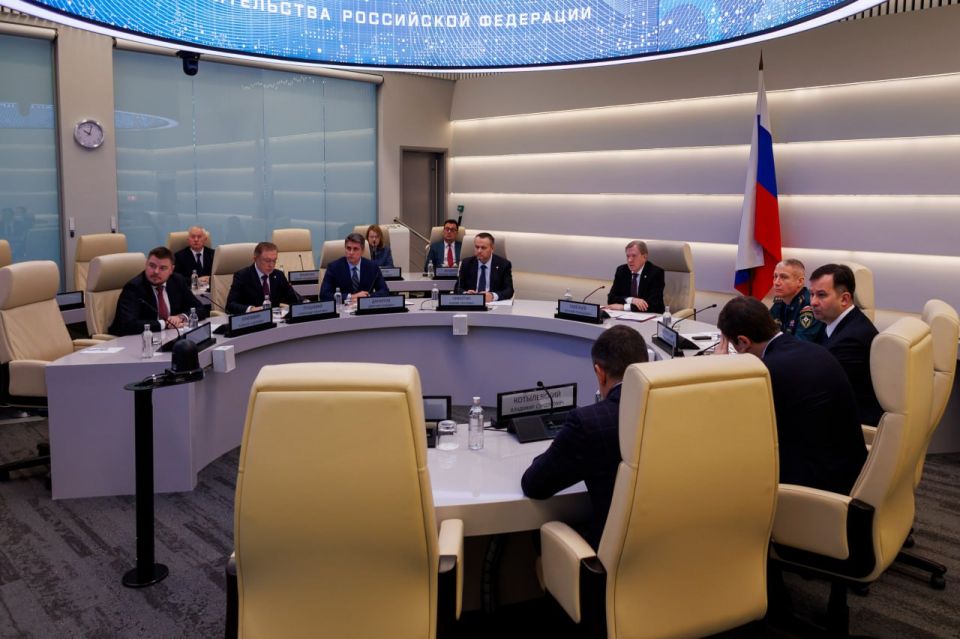 Виталий Савельев провел заседание правкомиссии по ликвидации последствий ЧС в Керченском проливе Виталий Савельев провел заседание правкомиссии по ликвидации последствий ЧС в Керченском проливе