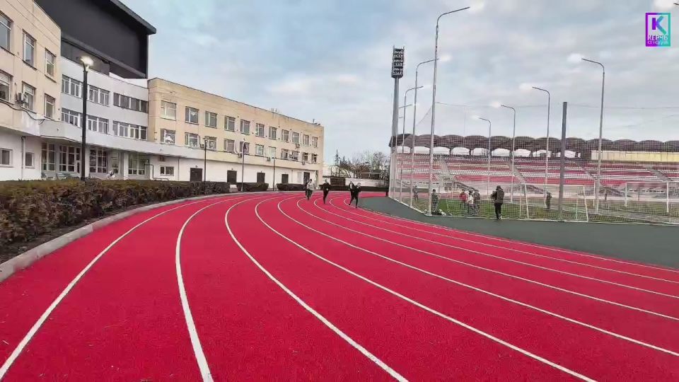 На стадионе имени 50-летия Октября возобновились регулярные тренировки