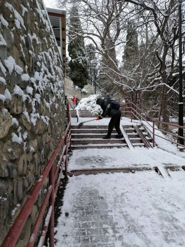 ������ 200 ������� ������� �� ������ � ����������� � ����