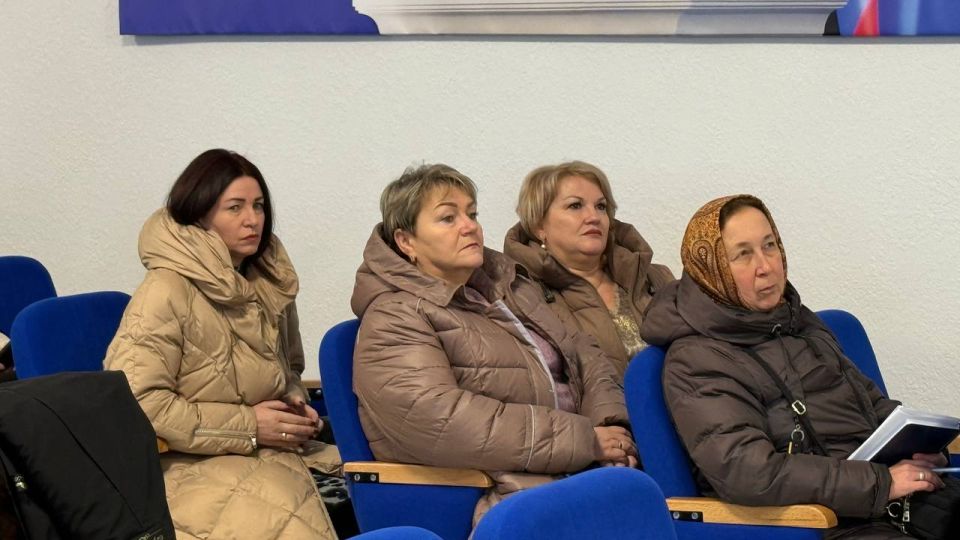 Антон Кравец: Совместно с председателем районного совета Дмитрием Мильгевским провели аппаратное совещание с участием глав сельских поселений и руководителей предприятий и организаций района Антон Кравец: Совместно с председателем районного совета Дмитрием Мильгевским провели аппаратное совещание с участием глав сельских поселений и руководителей предприятий и организаций района