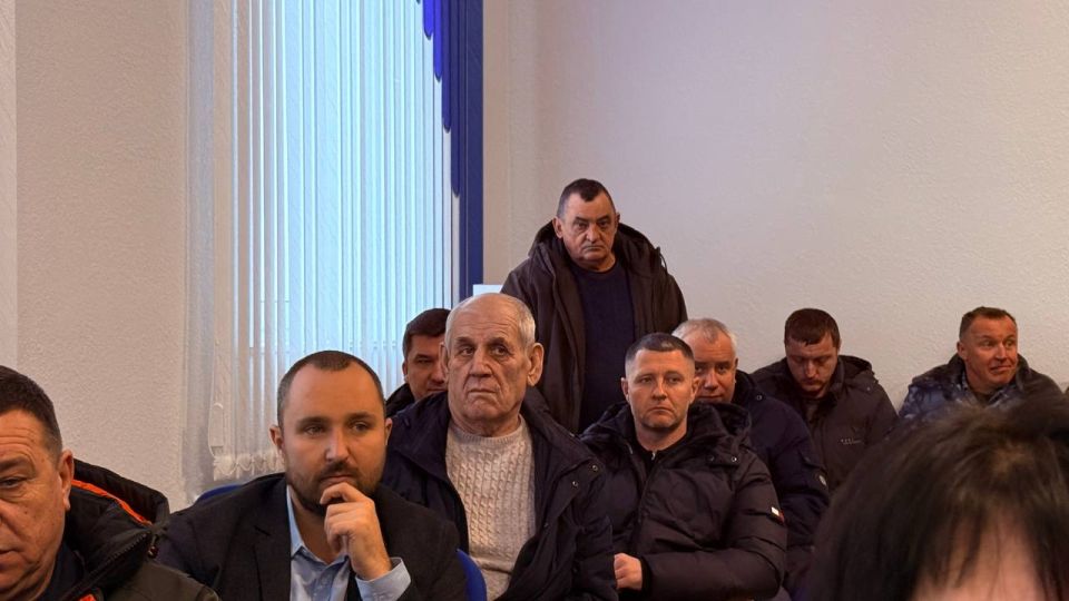 Антон Кравец: Совместно с председателем районного совета Дмитрием Мильгевским провели аппаратное совещание с участием глав сельских поселений и руководителей предприятий и организаций района Антон Кравец: Совместно с председателем районного совета Дмитрием Мильгевским провели аппаратное совещание с участием глав сельских поселений и руководителей предприятий и организаций района