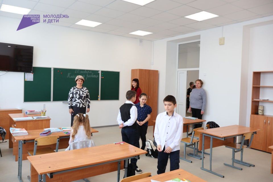 Денис Олейник: Сегодня вместе с председателем Раздольненского районного совета Татьяной Вышинской и начальником отдела образования, молодёжи и спорта Лилей Керимовой приняли участие в торжественном открытии МБОУ... Денис Олейник: Сегодня вместе с председателем Раздольненского районного совета Татьяной Вышинской и начальником отдела образования, молодёжи и спорта Лилей Керимовой приняли участие в торжественном открытии МБОУ...